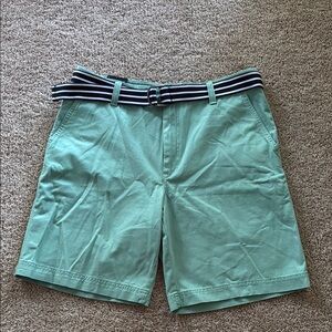 Men’s Izod Green Flat Front Shorts with belt